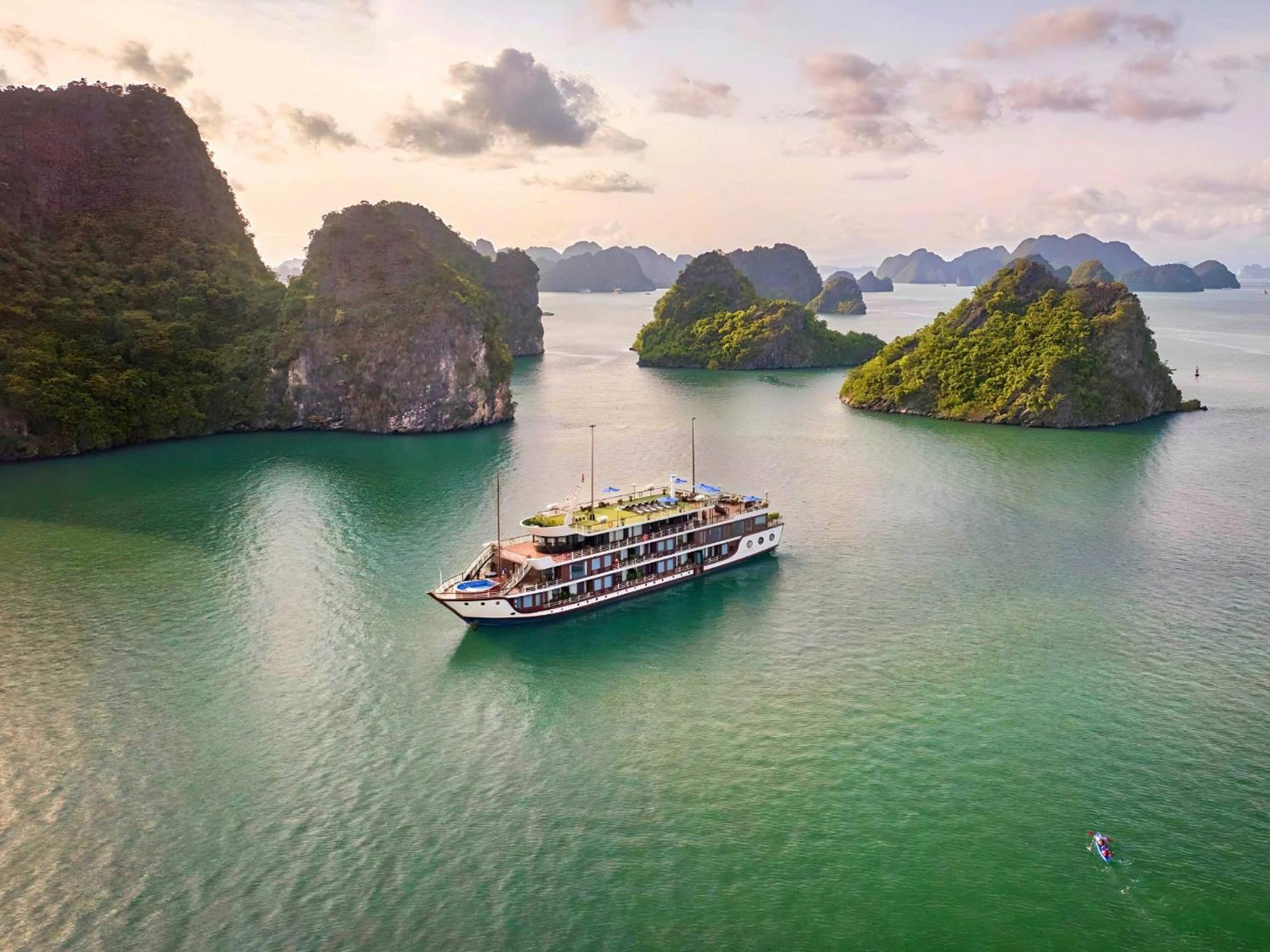 Отель Le Journey Elegance Cruise Халонг Экстерьер фото